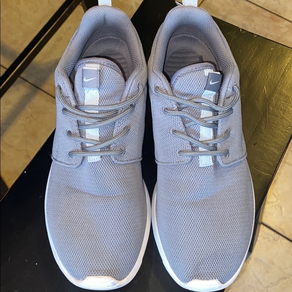 Gray Women’s Roshes